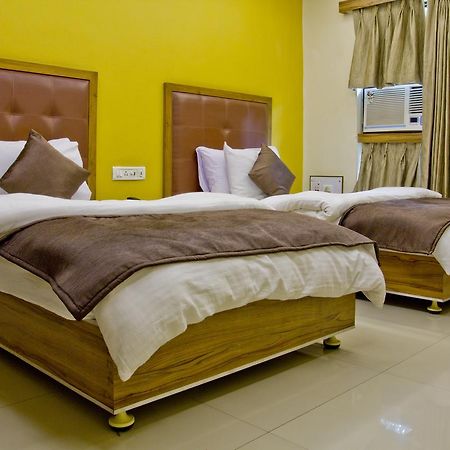 Hotel Executive Σουράτ Εξωτερικό φωτογραφία