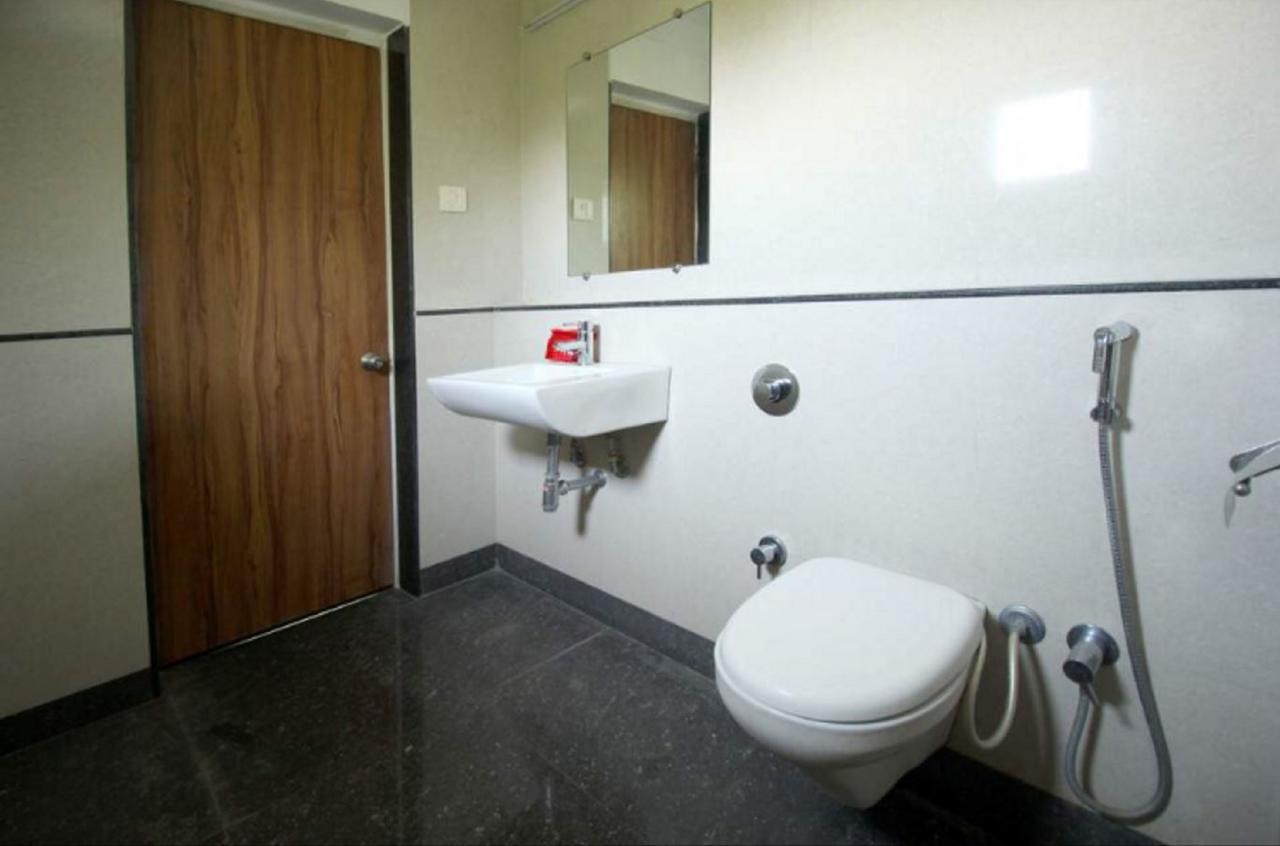 Hotel Executive Σουράτ Εξωτερικό φωτογραφία