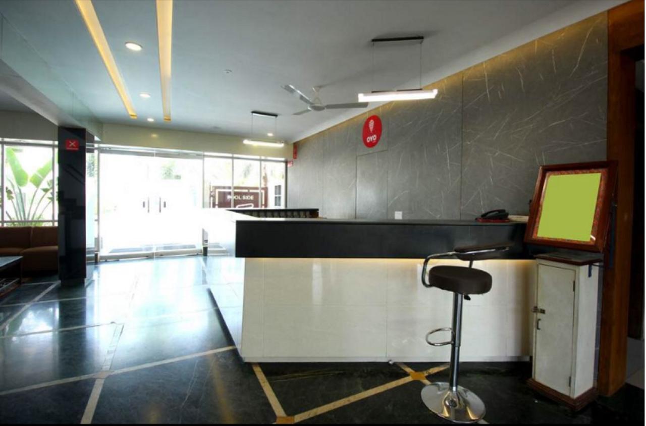 Hotel Executive Σουράτ Εξωτερικό φωτογραφία