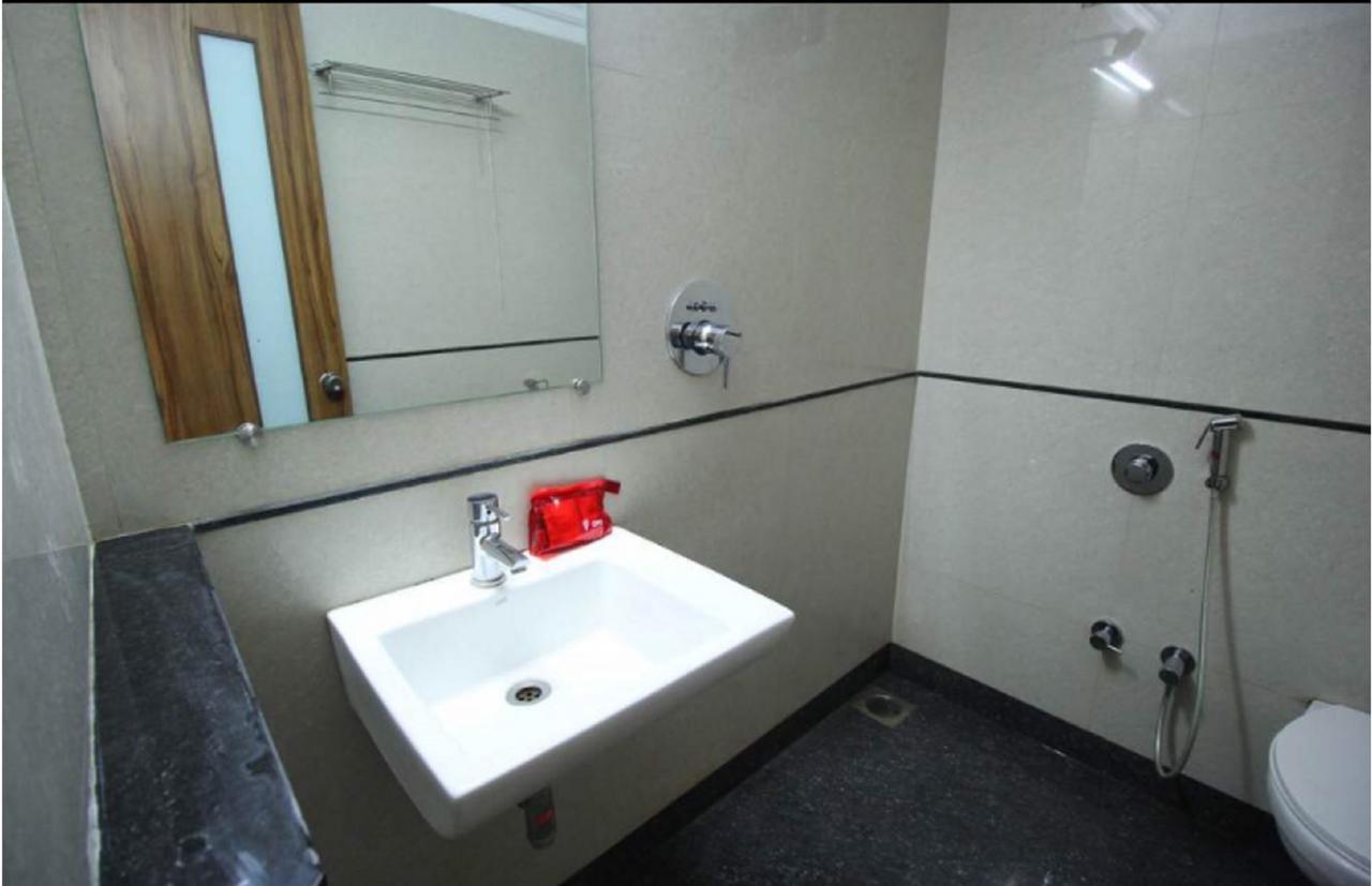 Hotel Executive Σουράτ Εξωτερικό φωτογραφία