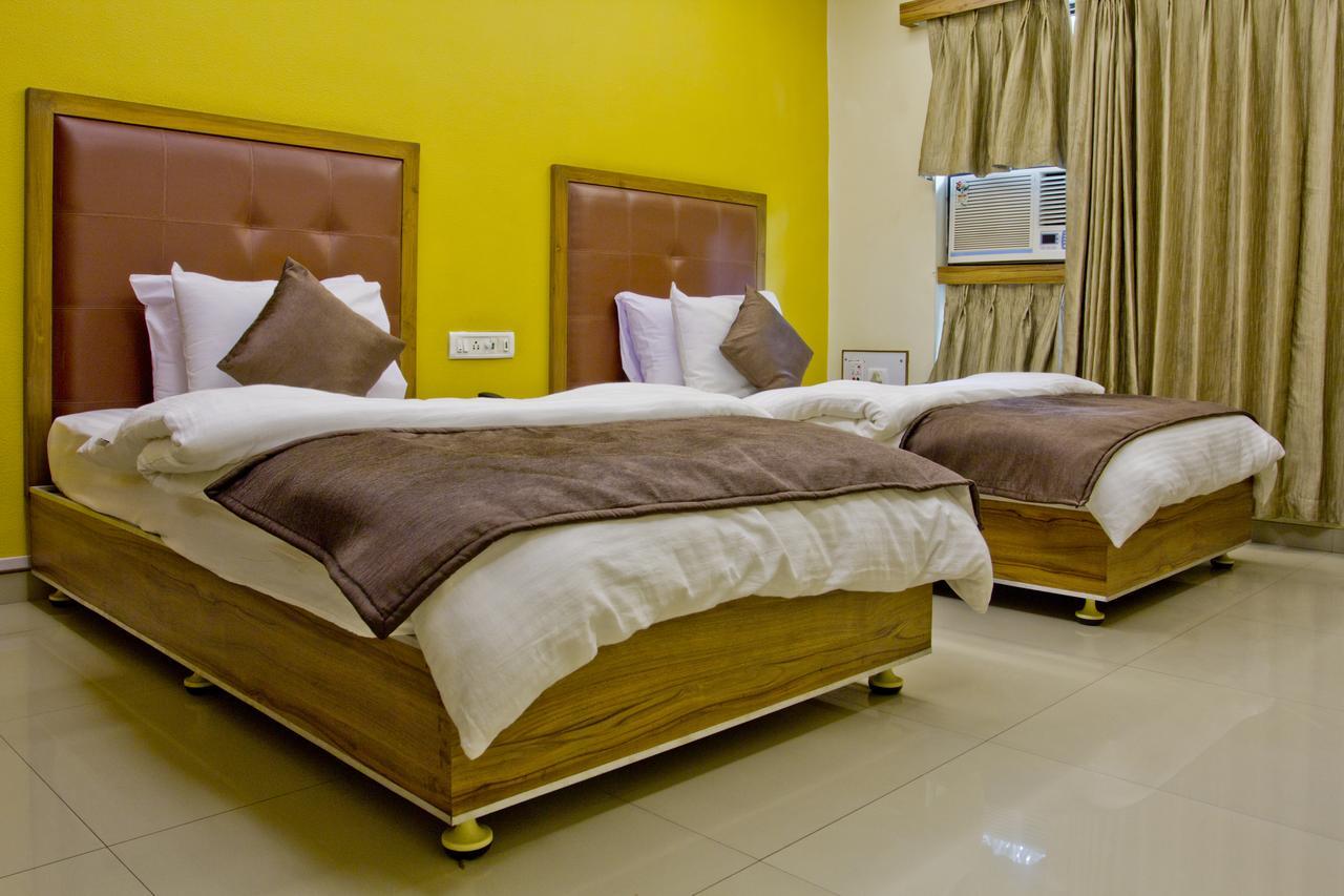 Hotel Executive Σουράτ Εξωτερικό φωτογραφία