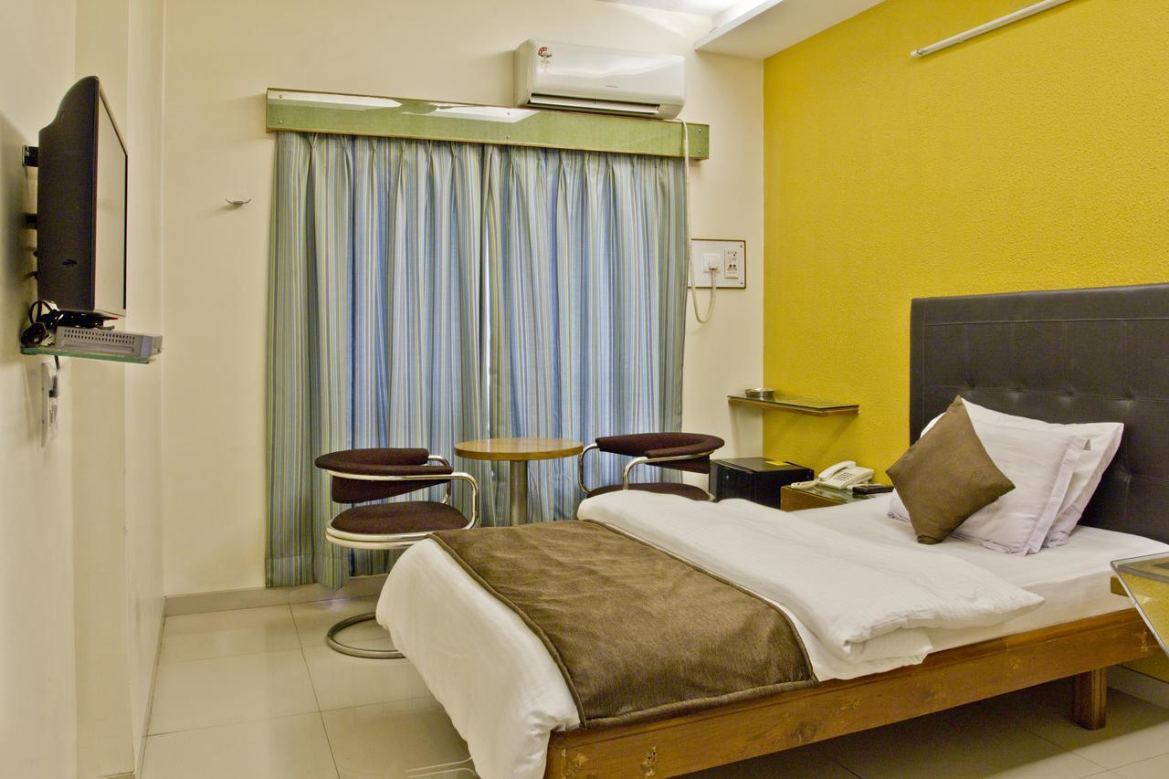 Hotel Executive Σουράτ Εξωτερικό φωτογραφία