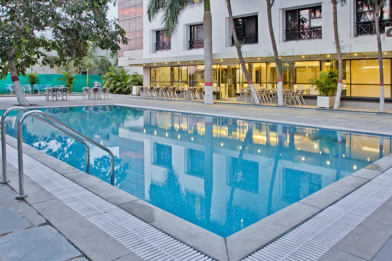 Hotel Executive Σουράτ Εξωτερικό φωτογραφία