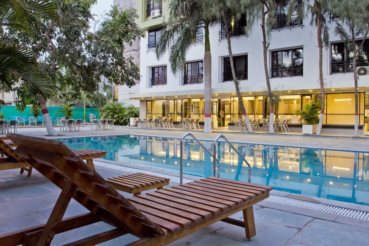 Hotel Executive Σουράτ Εξωτερικό φωτογραφία