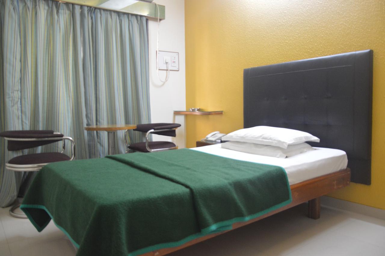 Hotel Executive Σουράτ Εξωτερικό φωτογραφία