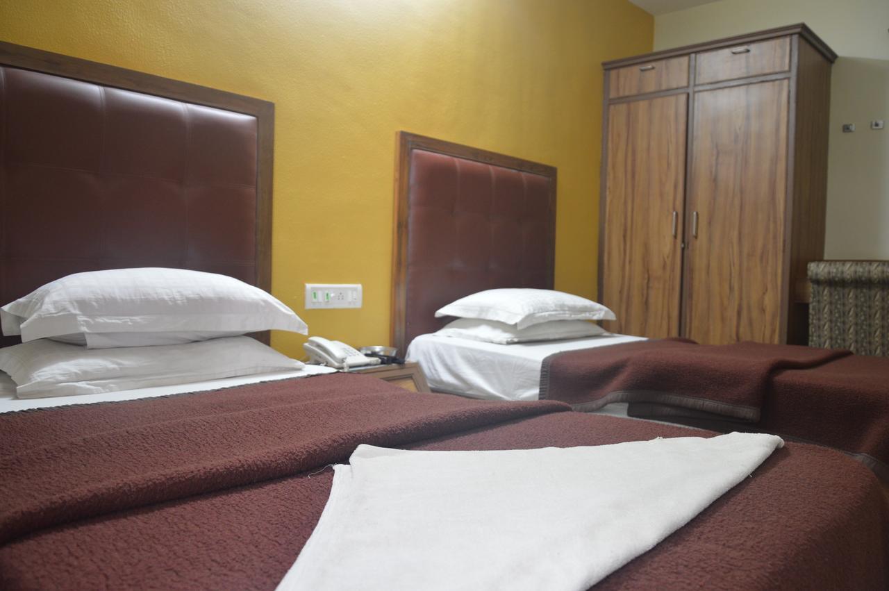 Hotel Executive Σουράτ Εξωτερικό φωτογραφία