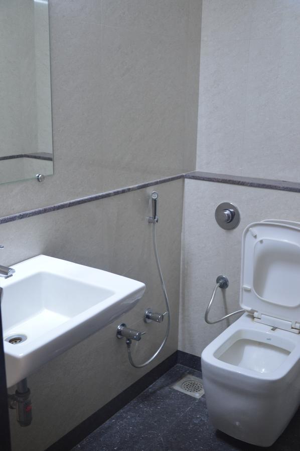 Hotel Executive Σουράτ Εξωτερικό φωτογραφία